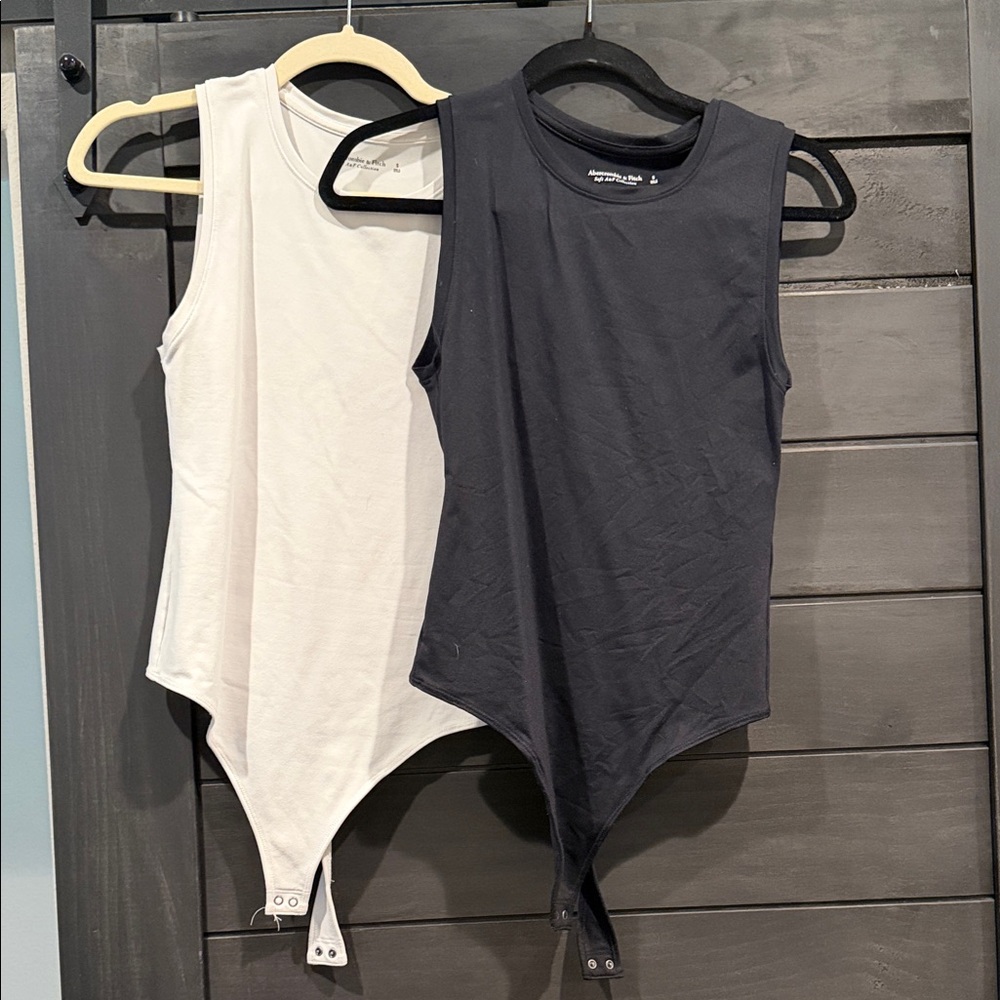 Abercrombie & Fitch Sleeveless Scoop Neck Bodysuit